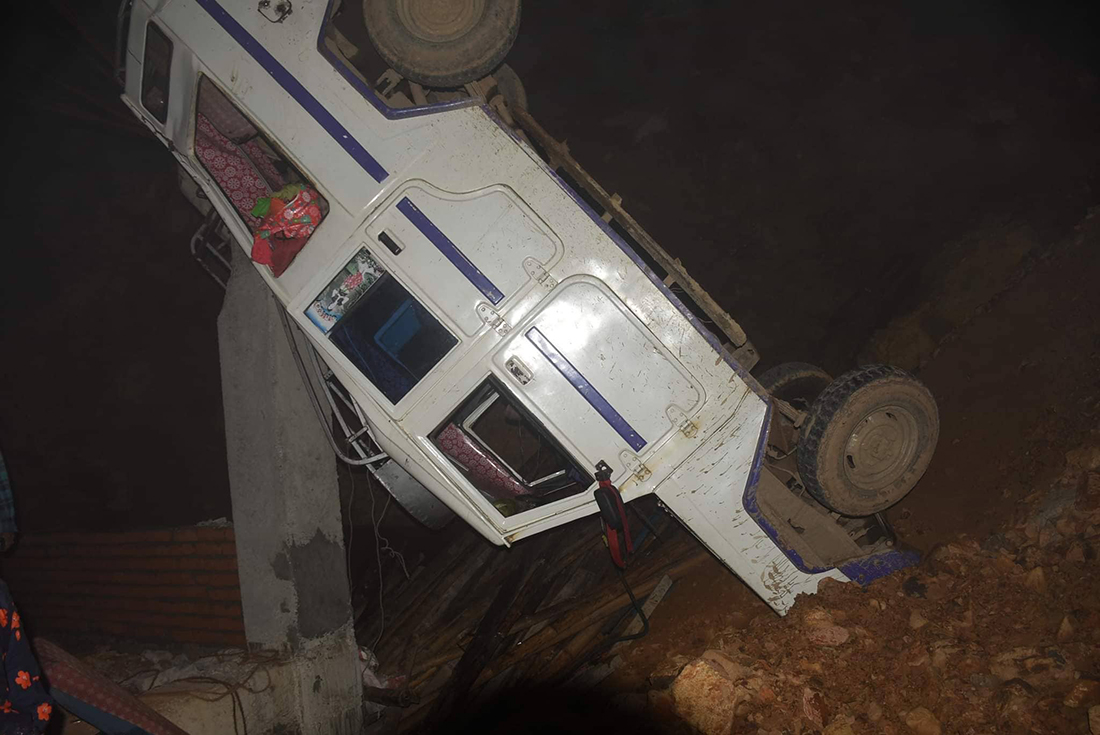 डडेल्धुरामा जिप दुर्घटनामा परि ९ जना घाइते