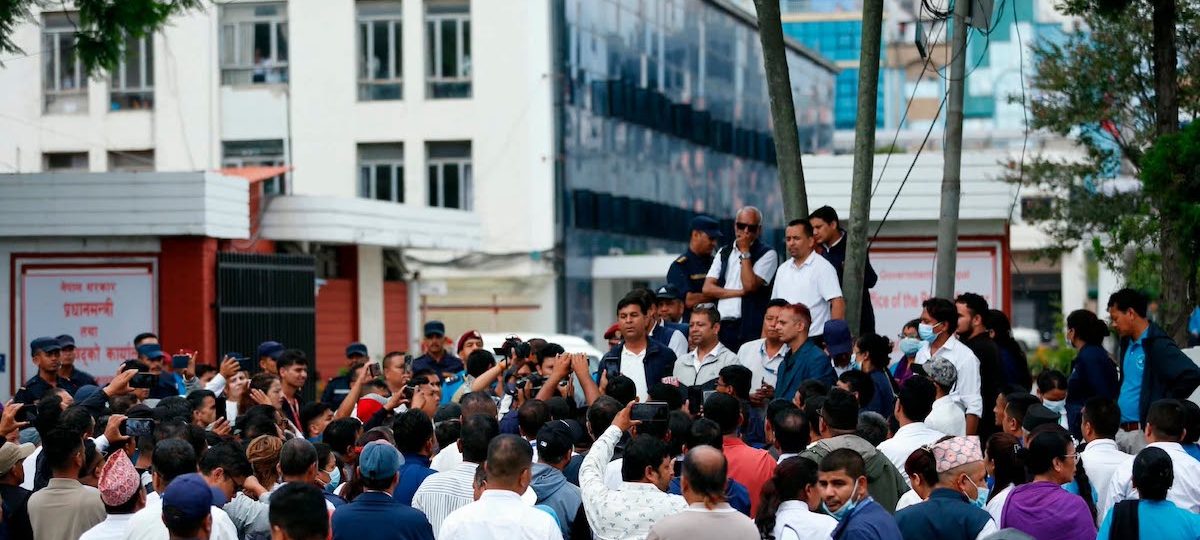 अस्थायी कर्मचारीहरूको सिंहदरबारभित्रै सरकारविरुद्ध प्रदर्शन